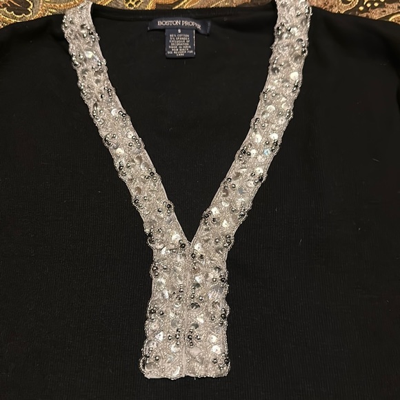 Beautiful long sleeve sweater with sequins trim - Picture 2 of 5